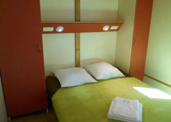 Kemp Avec Terrasse Pour 6 Pers. A - Api-1-52-497 Gurmençon